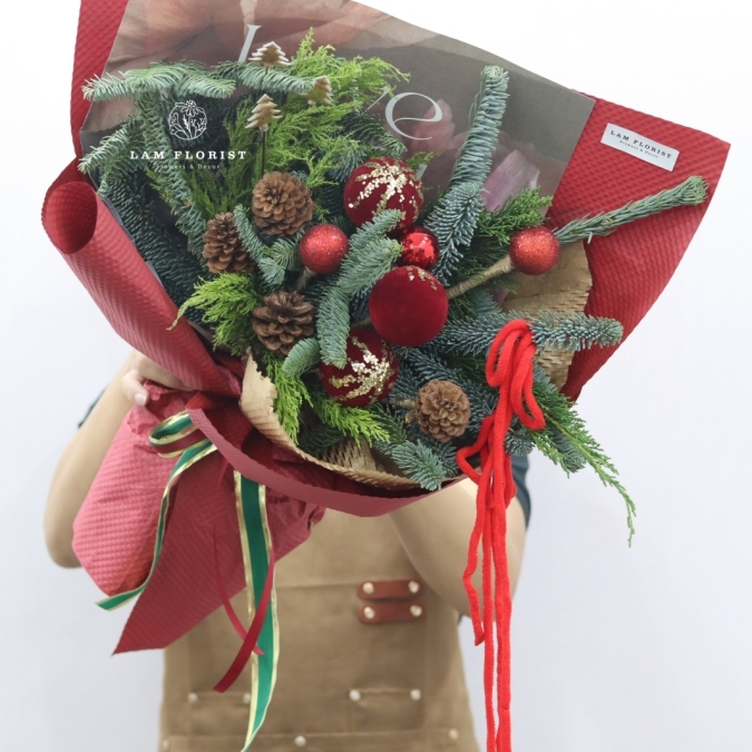 “Winter Elegance” – Bó Hoa Thông Giáng Sinh Đan Mạch