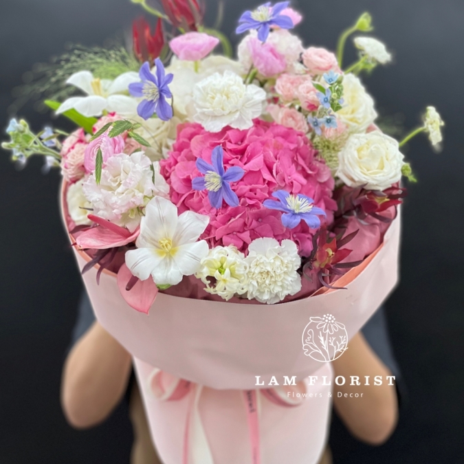 Bó Hoa Sắc Hồng Dịu Dàng - “Whispers of Bloom” 