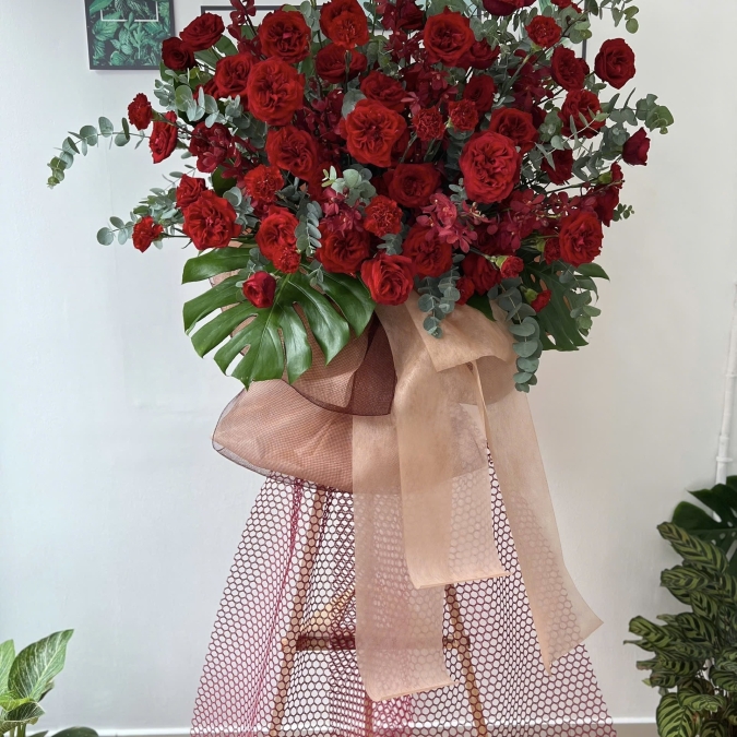 “Red Symphony – Bản Hoà Ca Đỏ Quyến Rũ”