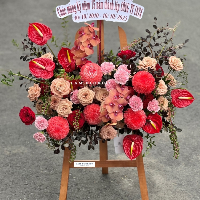 Kệ hoa “Sắc Đỏ Vinh Quang” – Chúc mừng thành công rực rỡ