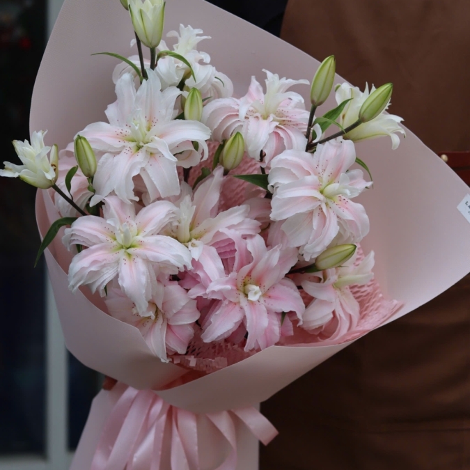 🌸 “Thiên Sứ Hồng – Bó Ly Kép Ngọt Ngào”