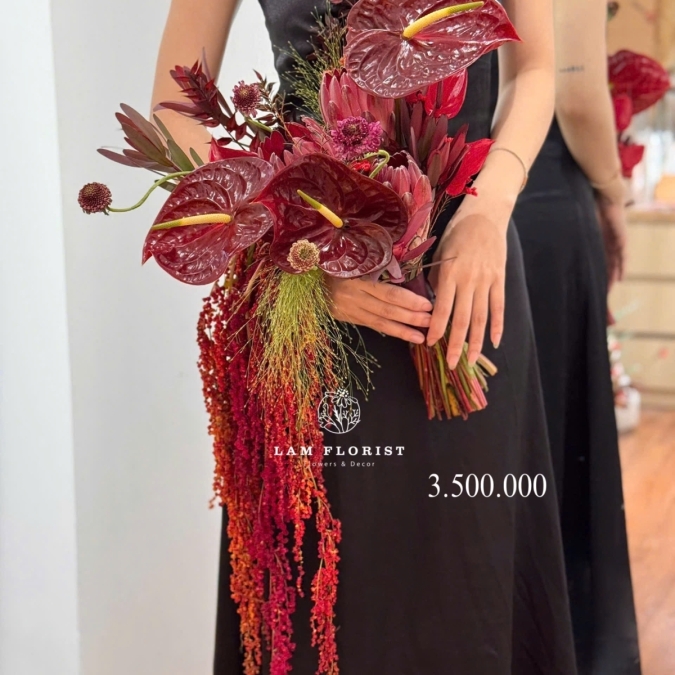 “Wine Rouge Empress Bouquet – Nữ Hoàng Đỏ Rượu”