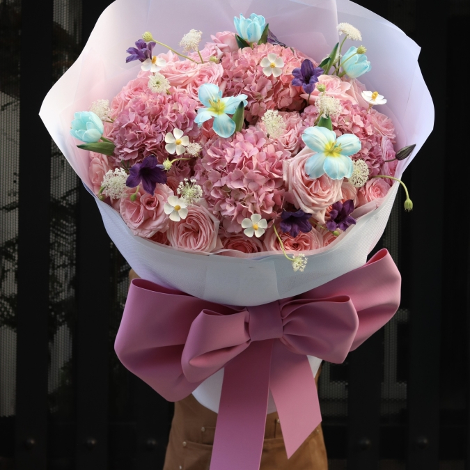 “Tú Cầu Hồng Nhập Khẩu – Ngọt Ngào Kiêu Sa”