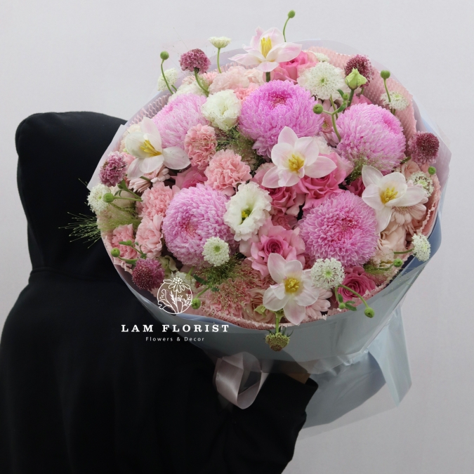 “Cúc Mẫu Đơn Hồng & Tulip – Dịu Dàng Thanh Khiết”