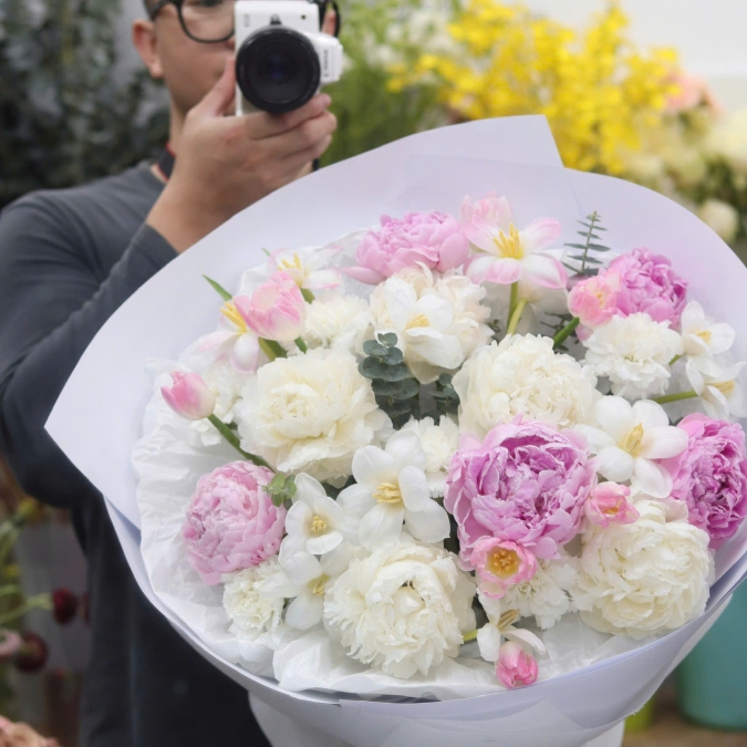 “Peony Nhập Khẩu Trắng Hồng – Thanh Khiết Dịu Êm”