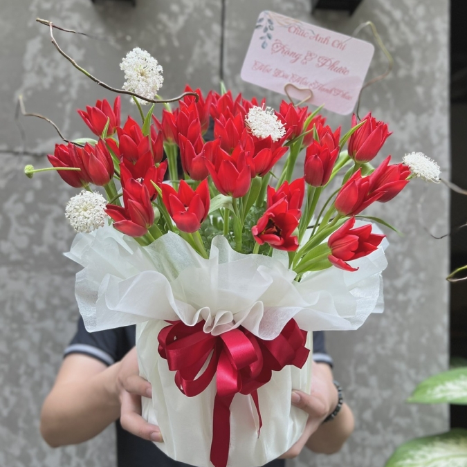 Hộp Hoa Tulip Đỏ Nhập Khẩu