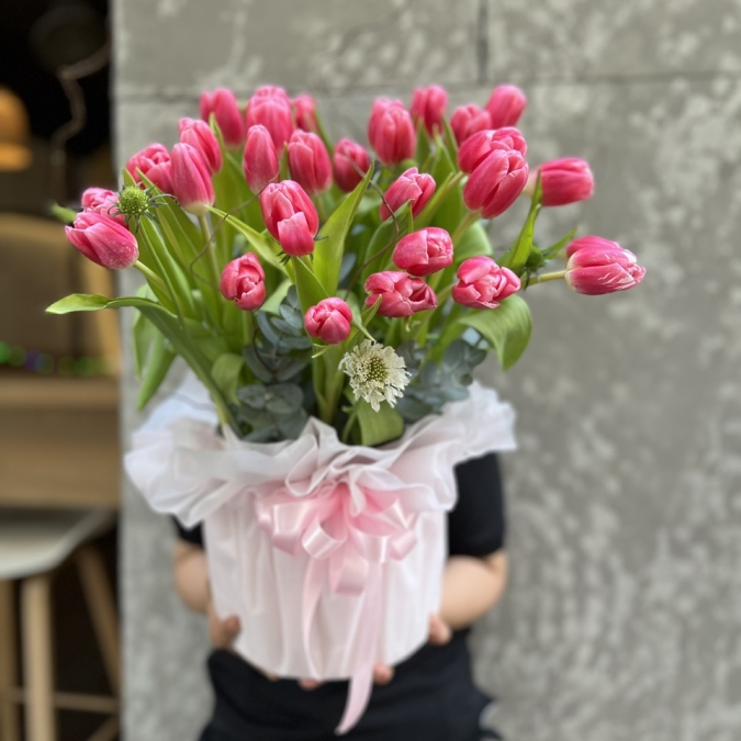 Hộp Hoa Tulip Nhập Khẩu Tone Đỏ