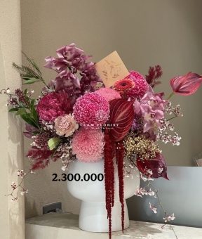 Scarlet Embrace – Vòng Tay Đỏ Quyền Quý