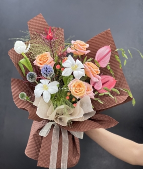 Sunlit Whispers - Lời Thì Thầm Của Ánh Nắng