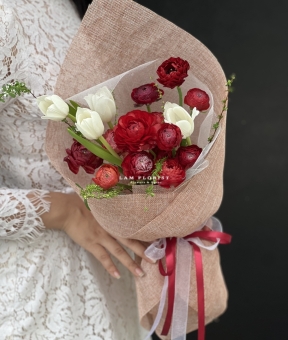 “Scarlet Whisper – Lời Thì Thầm Đỏ Thắm”