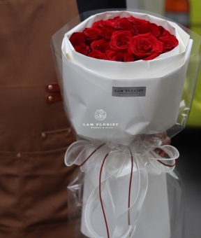 “Đỏ Vĩnh Cửu – Bó Hồng Ecuador Dáng Tròn Sang Trọng”