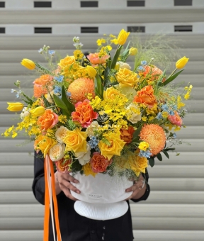 Bình hoa tone vàng cam 