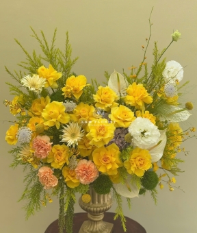 Bình hoa tone vàng sang trọng