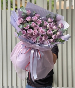 Hoa bó 30 bông hồng tím nhẹ nhàng