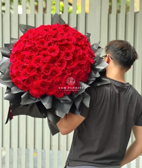 Bó hoa 99 bông hồng đỏ giấy đen