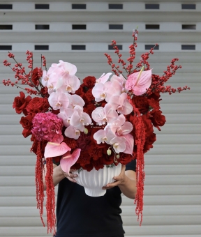 “Red Majesty – Vẻ Đẹp Quyền Lực”