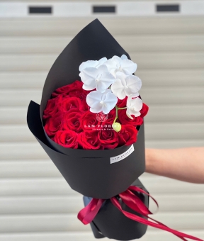 Bó hoa Ecuador Đỏ mix Lan trắng sang trọng