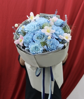 “Hồng Sky Blue & Tulip Trắng – Dịu Dàng Bình Yên”