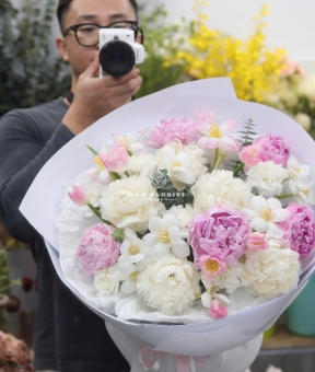 “Peony Nhập Khẩu Trắng Hồng – Thanh Khiết Dịu Êm”