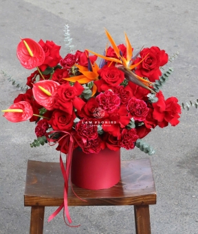 Hộp Hoa Sắc Đỏ 