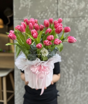 Hộp Hoa Tulip Nhập Khẩu Tone Đỏ