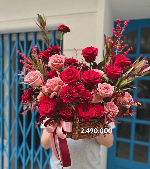 Royal Red Symphony – Giao Hưởng Đỏ Hoàng Gia