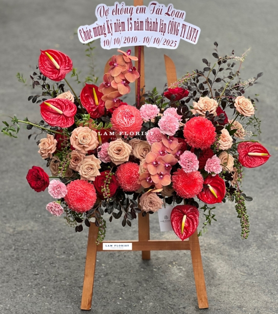 Kệ hoa “Sắc Đỏ Vinh Quang” – Chúc mừng thành công rực rỡ