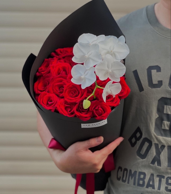 Bó hoa Ecuador Đỏ mix Lan trắng sang trọng