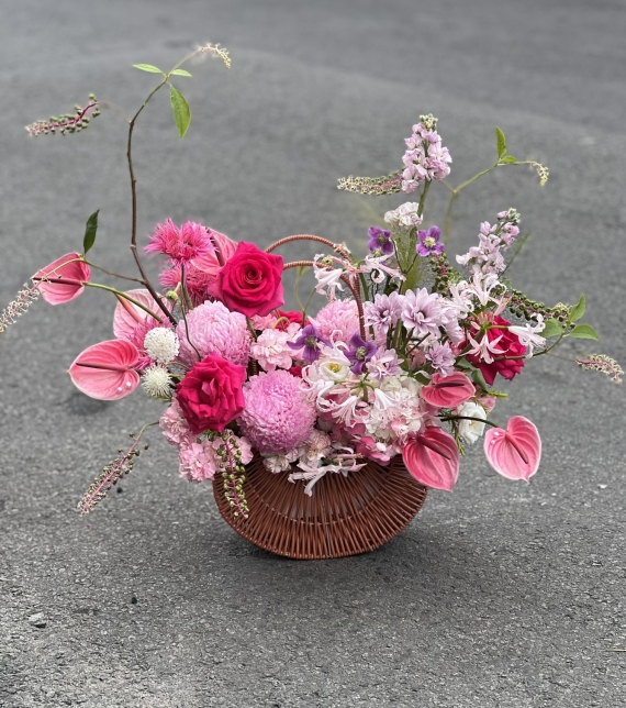 Giỏ Hoa  Sắc Hồng Ngọt Ngào