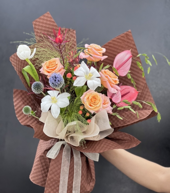 Sunlit Whispers - Lời Thì Thầm Của Ánh Nắng