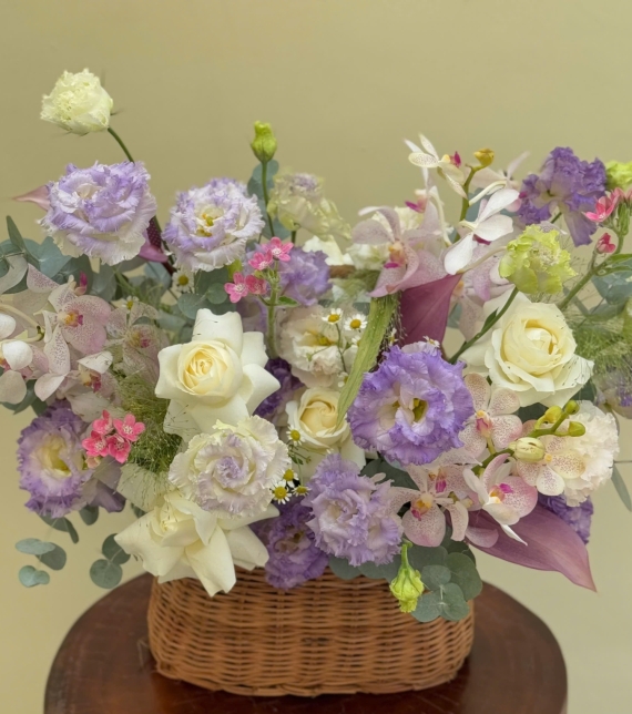 Giỏ hoa Tone tím mộng mơ