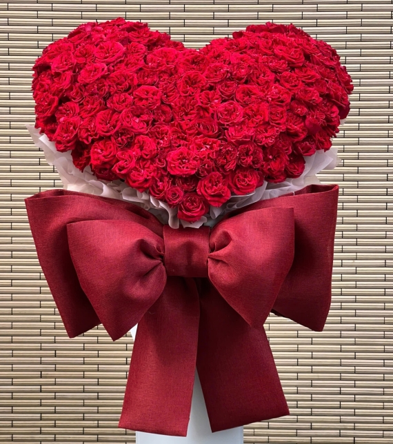 Bình hoa Trái tim khổng lồ