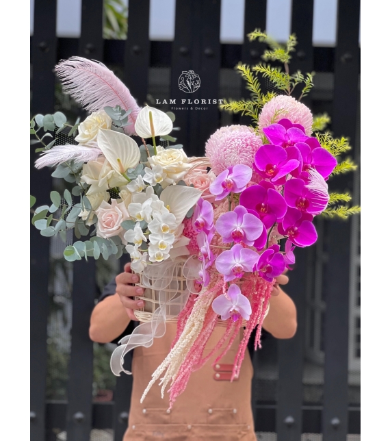 Giỏ Hoa Chúc Mừng Tone Hồng Thướt Tha