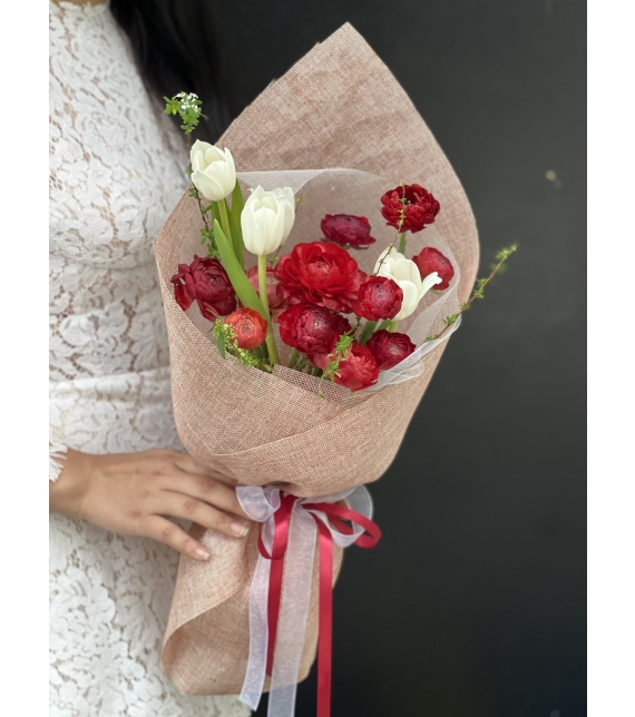 “Scarlet Whisper – Lời Thì Thầm Đỏ Thắm”