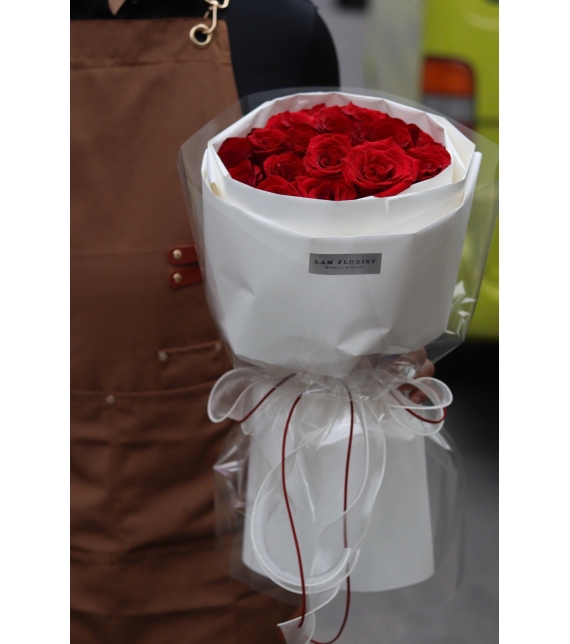 “Đỏ Vĩnh Cửu – Bó Hồng Ecuador Dáng Tròn Sang Trọng”