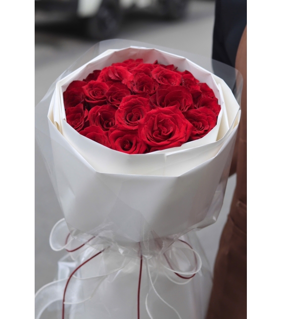 “Đỏ Vĩnh Cửu – Bó Hồng Ecuador Dáng Tròn Sang Trọng”