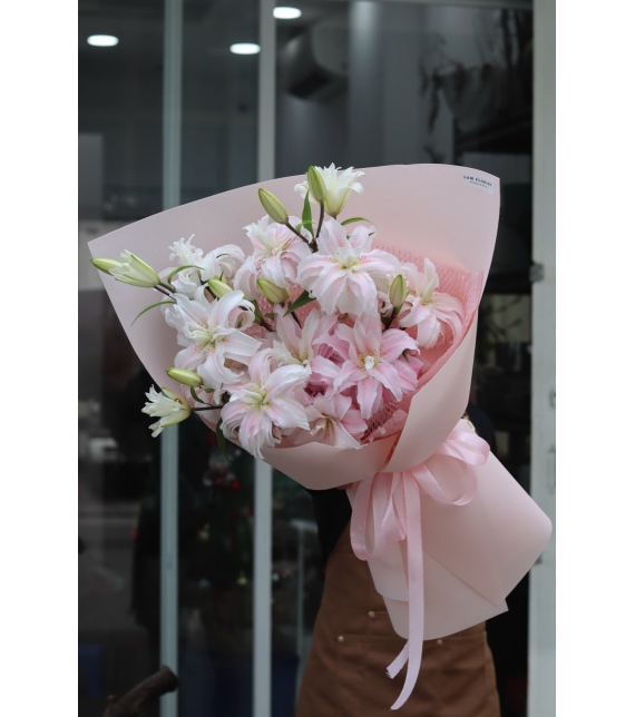 🌸 “Thiên Sứ Hồng – Bó Ly Kép Ngọt Ngào”