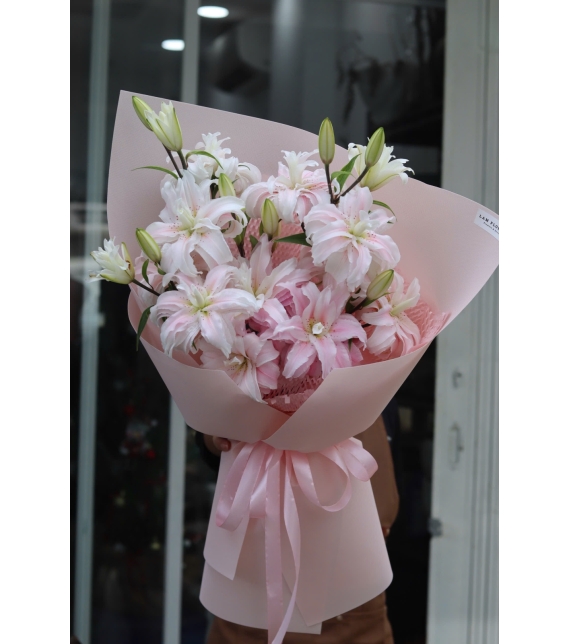 🌸 “Thiên Sứ Hồng – Bó Ly Kép Ngọt Ngào”