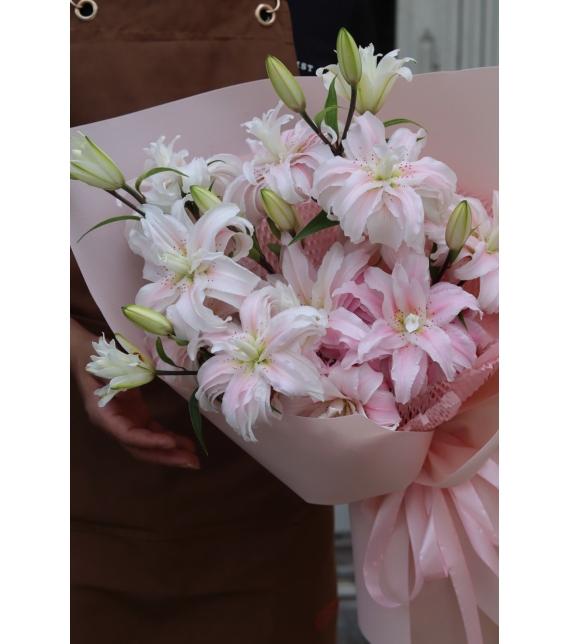 🌸 “Thiên Sứ Hồng – Bó Ly Kép Ngọt Ngào”