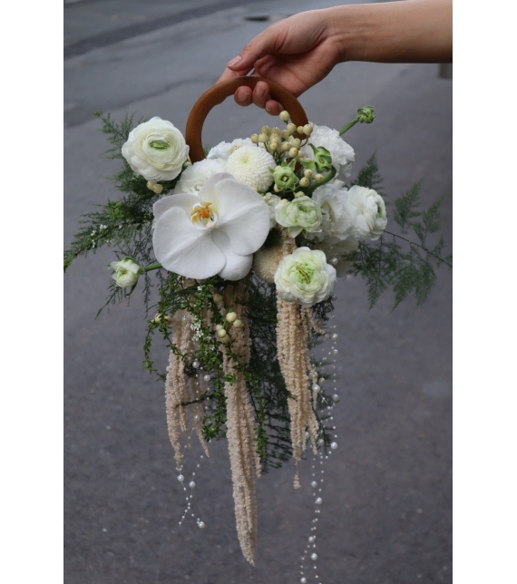 💍 “Duyên Trắng Thanh Khiết – Hoa Cưới Quai Xách”