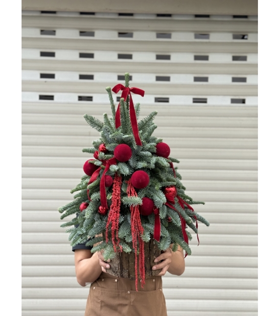  “Crimson Noel” – Cây Thông Giáng Sinh Đan Mạch