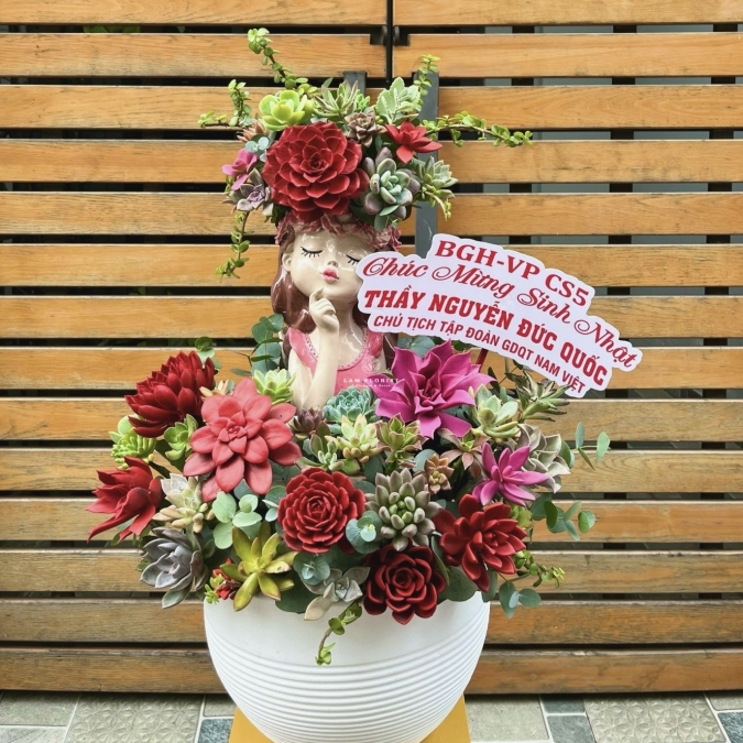 Nữ Thần Sen Đá