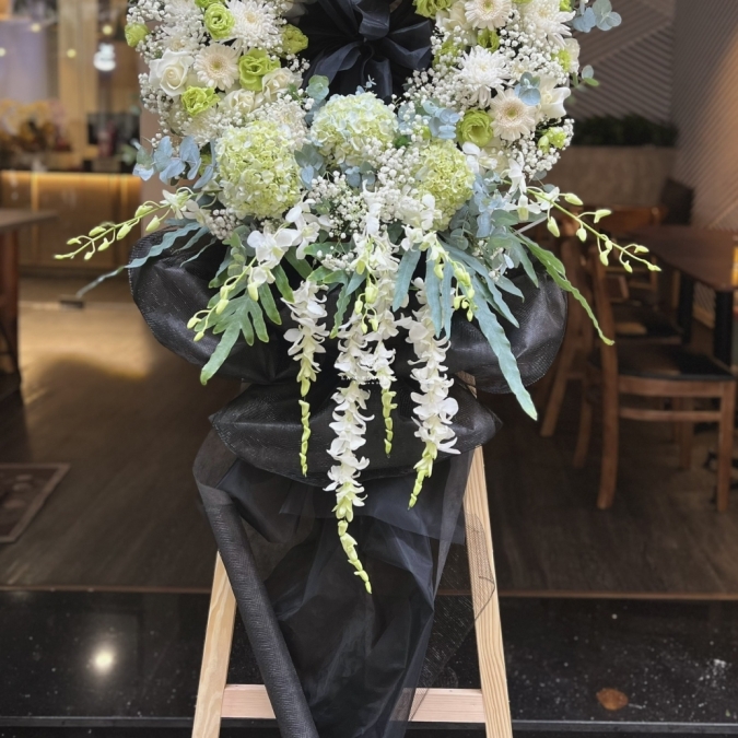 Vòng Hoa Tiễn Biệt Thanh Âm