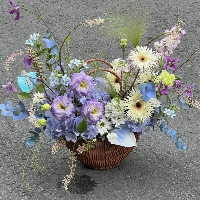 Giỏ Hoa Sắc Màu Thanh Xuân