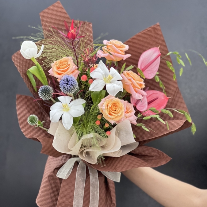 Sunlit Whispers - Lời Thì Thầm Của Ánh Nắng