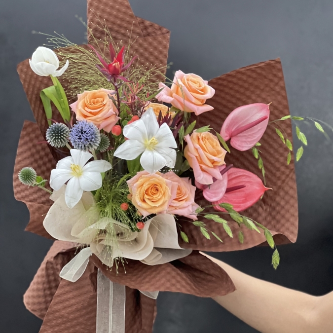 Sunlit Whispers - Lời Thì Thầm Của Ánh Nắng