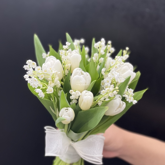 Bó Hoa Cưới Linh Lan & Tulip Trắng – Tinh Khôi Vĩnh Cửu