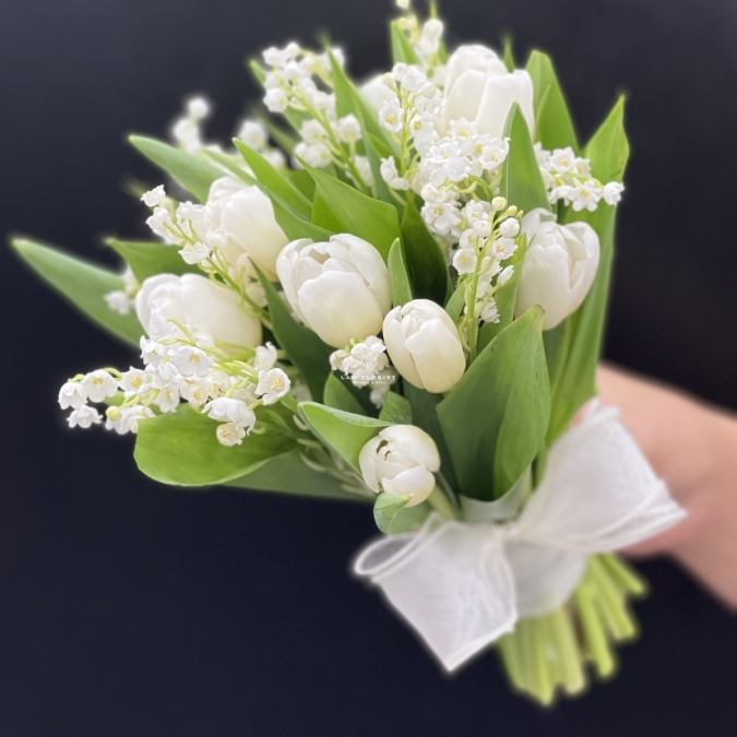 Bó Hoa Cưới Linh Lan & Tulip Trắng – Tinh Khôi Vĩnh Cửu