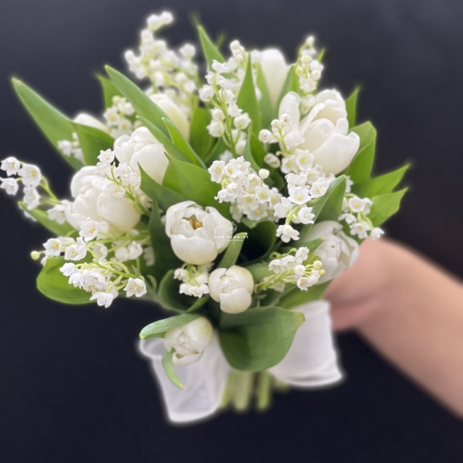 Bó Hoa Cưới Linh Lan & Tulip Trắng – Tinh Khôi Vĩnh Cửu
