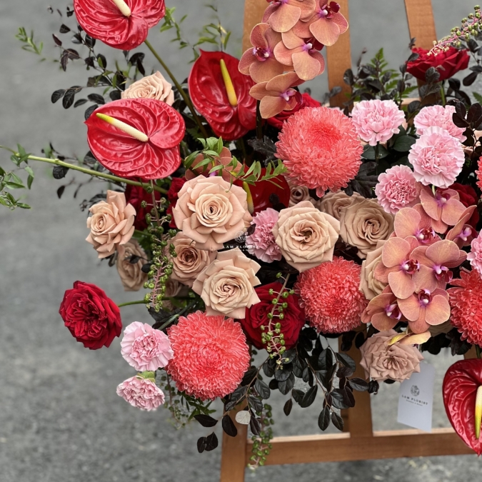 Kệ hoa “Sắc Đỏ Vinh Quang” – Chúc mừng thành công rực rỡ